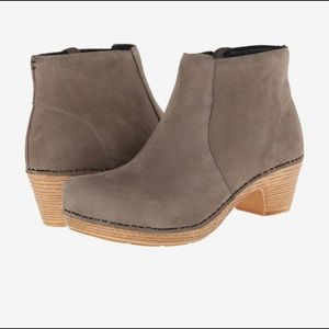 Like New Dansko Maria (Taupe) Milled Nubuck boots Size 39